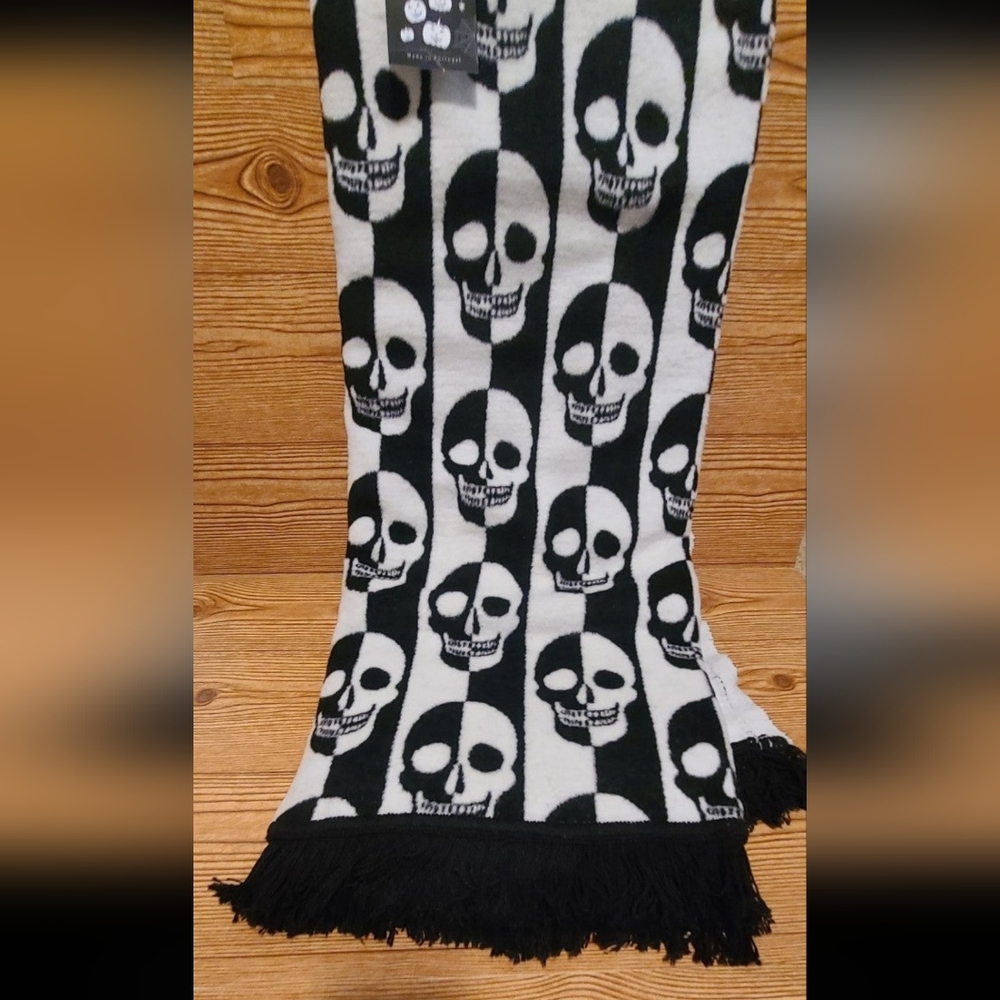 Docofil Halloween Skull Spooky Fleece Throw Blanket 51 x 67 New NWT - Picture 2 of 3